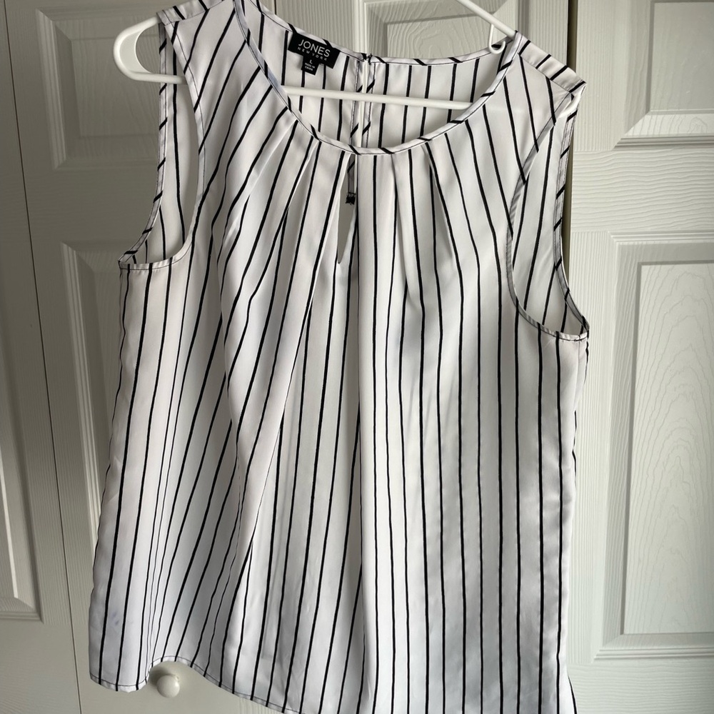 Jones New York Black and White Buttoned Blouse